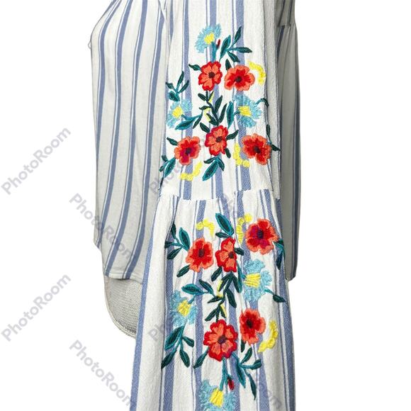 Hollister Womens SZ M Hi Low Top Blue White Stripes Embroidered Sleeves Tie Neck - Picture 2 of 9